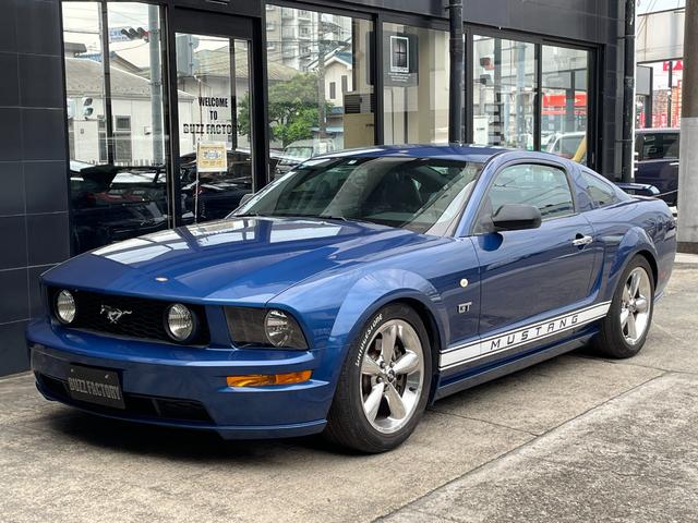 フォード マスタング V8 GT ビスタブルー ディーラー車の フォード マスタング V8 GT ビスタブルー ディーラー車の