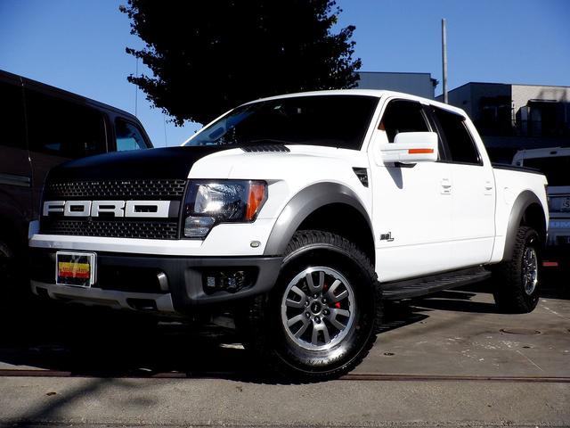 SVT ラプター スーパークルーキャブ 4WD 新車並行車 FOXショック ワンオフマフラー 純正17インチアルミ 専用レザーシート サンルーフ ヒルアシストモード付 V8 6200cc 411馬力エンジン(1枚目)
