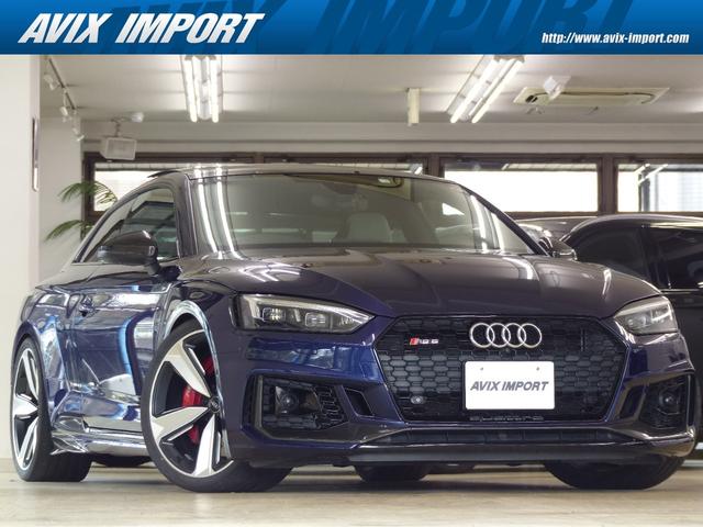 ＲＳ５(アウディ) ベースグレード　アシスタンス＆カーボンスタイリング＆プレセンスＰ　グレー革　パノラマＳＲ　純正ＭＭＩナビ地デジ　サラウンドビューカメラ　Ｖコックピット 中古車画像