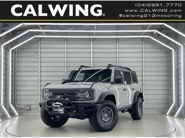 エバーグレーズ　スライド式チェアボード　シュノーケルキット　１２インチモニター　ビルシュタインショック　３５インチタイヤ　レザーシート　アップルカープレイ　１７インチダークカーボングレーペイントＡＷ　ミッドＰＫＧ　ハイフェンダー　シートヒーター　ロックレール