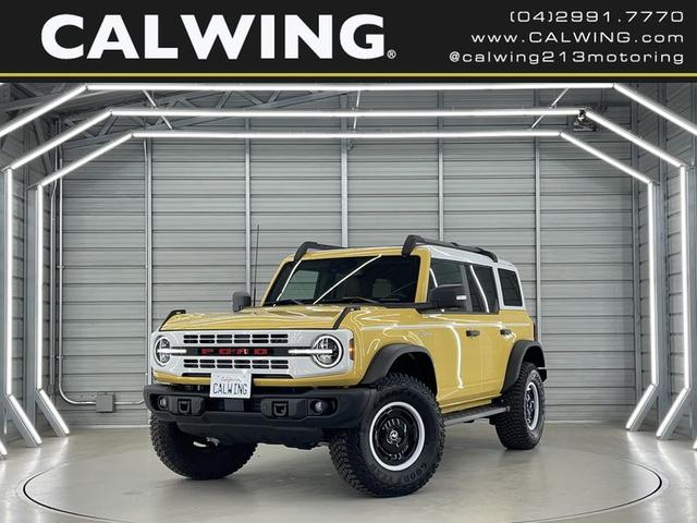 ヘリテージリミテッド　世界限定１９６６台　専用ボディカラー　専用インテリアカラー　ビルシュタインショック　３５インチタイヤ　ハイフェンダー　アップルカープレイ　オックスフォードホワイトペイントハードトップ　３６０°カメラ　アダプティプクルーズコントロール