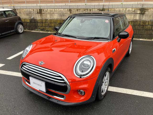 ＭＩＮＩ ＭＩＮＩ クーパー　禁煙車　衝突軽減ブレーキ　前車接近警告　ＨＤＤナビ　バックカメラ　パーキングアシスト　スマートキー　ＥＴＣ　ＬＥＤヘッドライト　ＭＴモード付ＡＴ