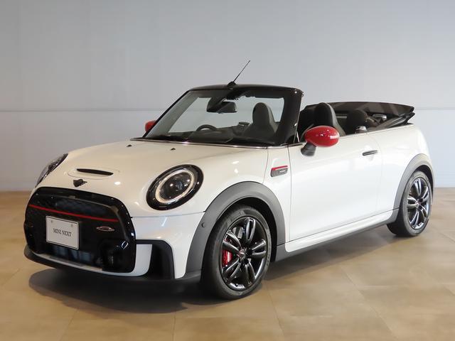 ＪＣＷ　コンバーチブルプレミアム＋Ｐ　ＪＣＷトリム　禁煙車　ＨＤＤナビ　バックカメラ　ＡＣＣ　衝突軽減ブレーキ　前車接近警告　パドルシフト　ヘッドアップディスプレイ　障害物センサー　パーキングアシスト　シートヒーター　ドライブモード