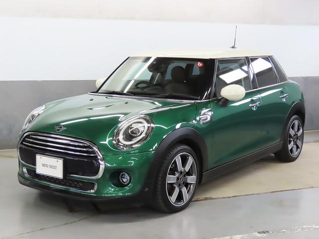 ＭＩＮＩ(ミニ) クーパー　６０イヤーズエディション　禁煙車　本革シート　シートヒーター　衝突軽減ブレーキ　前車接近警告　障害物センサー　パーキングアシスト　ＨＤＤナビ　バックカメラ　ＬＥＤヘッドライト　ＭＴモード付ＡＴ 中古車画像