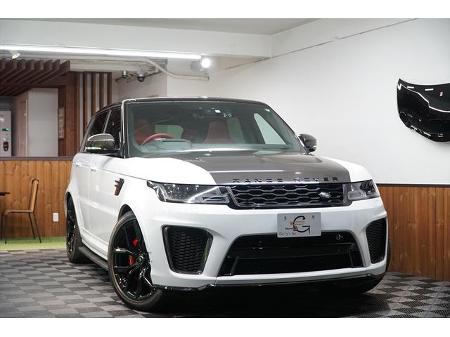 ＳＶＲ　５７５ＰＳ　ユーロンホワイト　エボニーピメントアルカンタラコンビレザー　カーボンエクステリア　カーボンインテイリア　サイドステップ　パノラマルーフ　純正２２ＡＷ　ドライバーアシストパック　右ハンドル　ディーラー車