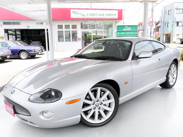 ＸＫＲ　２００５年モデル・後期４．２Ｖ８スーパーチャージド４０６ＰＳ・１９インチＡＷ・レカロスポーツシート・ブレンボキャリパー・Ｒパフォーマンスオプション・ウッドコンビステア・ブラックレザー・Ｒメッシュグリル