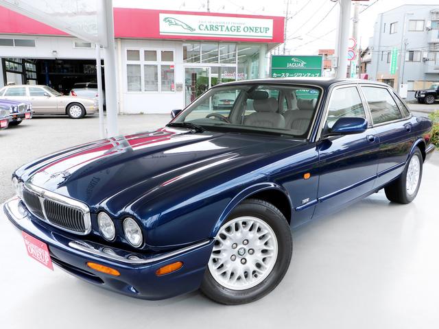 ジャガー ＸＪ ＸＪ　エグゼクティブ４．０－Ｖ８　２００１年モデル・Ｘ３０８後期型・ＡＪ２７－４．０Ｖ８（２９４ＰＳ）・ボンネットマスコット・コノリーレザー・ウッドコンビステア・カロッツェリアＣＤヘッドユニット（ｉＰｈｏｎｅ接続可）・ＥＴＣ