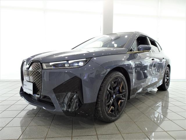 iX（BMW）Ｍ６０　２２インチエアロダイナミックホイール　インテリアデザインＳＵＩＴＥアミドレザー　バウワースアンドウィルキンス　ヘッドアップディスプレイ　アクティブクルーズコントロール　パノラマガラスサンルーフ 中古車画像