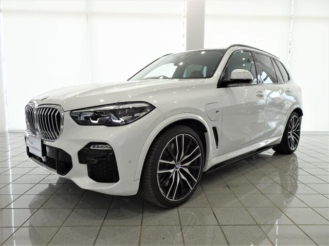 Ｘ５ ｘＤｒｉｖｅ　４５ｅ　Ｍスポーツ　２２インチＭライトアロイホイール　コーヒーブラウンヴァーネスカレザー　パノラマガラスサンルーフ　ヘッドアップディスプレイ　アクティブクルーズコントロール　フロントサイドリヤカメラ　ＴＶファンクション