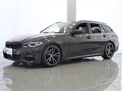 ＢＭＷ　３シリーズ　３３０ｉツーリング　Ｍスポーツ　ハイラインパッケージ　１９インチＭライトアロイホイール