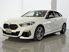 ＢＭＷ　２シリーズ　Ｍ２３５ｉ　ｘＤｒｉｖｅグランクーペ　１８インチＭライトアロイホイール　ブラックパーフォレーテッドダコタレザー