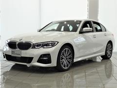 ＢＭＷ　３シリーズ　３３０ｅ　Ｍスポーツ　１８インチＭライトアロイホイール　ブラックヴァーネスカレザー