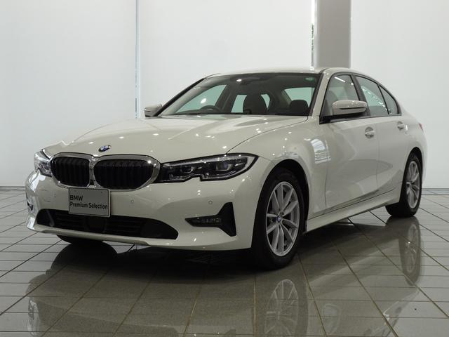 ＢＭＷ ３シリーズ ３２０ｉ　全国２年保証。リアバックカメラ　ＬＥＤヘッドライト　１７インチアルミホイール