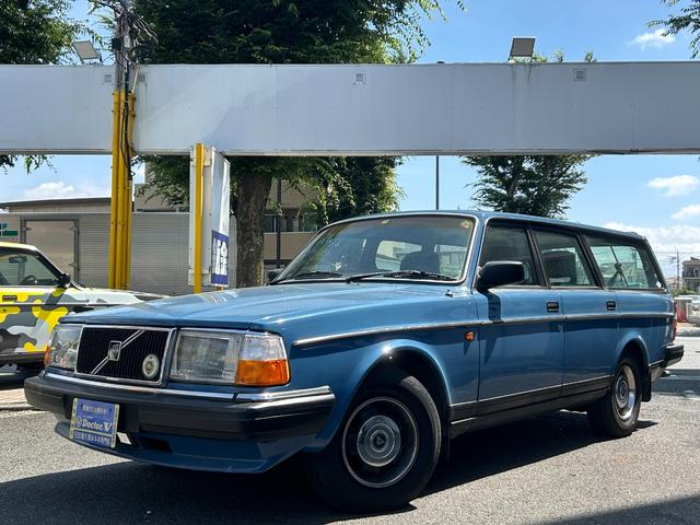 ボルボ ２４０ワゴン ２４０ＧＬワゴン　スモールウィンドウ　AftermarketＣＤデッキ　メッキモール