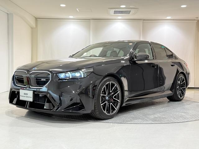 M5 Bowers & Wilkinsスピーカー フロント・リアシートヒーターベンチレーションシート 電動トランク 360度カメラ LEDヘッドライト(1枚目)