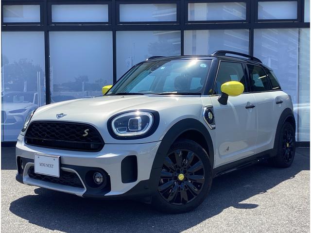 クーパーS E クロスオーバー オール4 デモンストレーションカー ピアノエクステリア 前後障害物センサー パーキングアシスト オートトランク イエローミラーキャップ イエローホイールキャップ 18W LED インテリジェントセーフティー(1枚目)