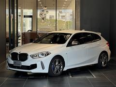 ＢＭＷ　１シリーズ　Ｍ１３５ｉ　ｘＤｒｉｖｅ　弊社デモカー　５０周年エンブレム