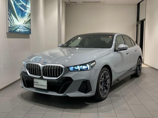 ＢＭＷ ５シリーズ ５２３ｉ　Ｍスポーツ　弊社デモカー　セレクトパッケージ　２０インチホイール　パノラマガラスサンルーフ　ハーマンカードン　茶革電動シート　　シートヒーター　ワイヤレスチャージャー　コンフォートアクセス　アダプティブＬＥＤ