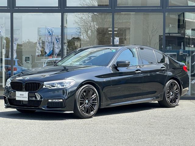 ＢＭＷ 　５３０ｉＭスポーツ　ブラックアウト　ハーマンカードン　ナイトブルーレザー　１９ＡＷ　ヘッドアップディスプレイ　アクティブクルーズコントロール　アダプティブＭサス　トップビューカメラ　オートトランク