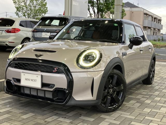 ＭＩＮＩ ＭＩＮＩ クーパーＳ　クラシック・トリム　ワンオーナー　禁煙車　レザーパッケージ　ドライビングアシスト　アクティブクルーズコントロール　リアビューカメラ　シートヒーター　リアビューカメラ　コンフォートアクセス　アンビエントライト　ＥＴＣ２．０