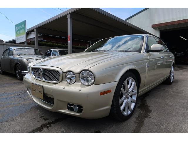 XJ 4.2エグゼクティブ 禁煙車 革シートヒータークーラー(1枚目)