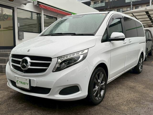 Ｖクラス(メルセデス・ベンツ) Ｖ２６０　ロング　全国限定１２５台　１オーナー車　純正１８インチＡＷ　ブラックレザー　ＨＤＤナビ　フルセグＴＶ　Ｂカメラ　アルパインフリップダウンモニター　ＬＥＤヘッドライト　レーダーセーフティＰＫＧ 中古車画像