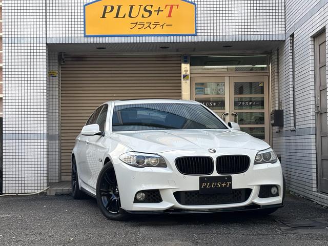 ５シリーズ(BMW) ５２３ｉ　Ｍスポーツパッケージ　サンルーフ　レムス４本出しマフラー　ハーマンフロントリップ　リアカーボンディフューザー　ブラックペイント純正ＡＷ　ＩＤＲＩＶＥナビＴＶバックカメラ　ミラーＥＴＣ　コンフォートアクセスプッシュスタート 中古車画像