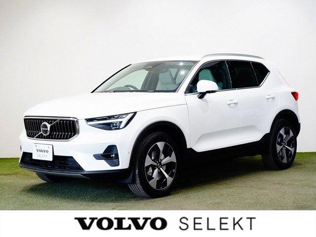 XC40 ウルトラ B4 AWD 登録済未使用車 harman/kardon Googleナビ 全周囲カメラ インテリセーフ 本革シート シートメモリー ステアリングヒーター シートヒーター 電動リアゲート ダークティンテッドガラス(1枚目)