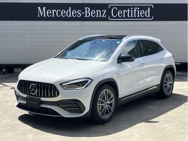 ＧＬＡクラス ＧＬＡ３５　４マチック　認定中古車　レーダーセーフティＰＫＧ　ＡＭＧアドバンストＰＫＧ　ＡＭＧパフォーマンスＰＫＧ　パノラマ　赤黒パフォーマンスシート　ヘッドアップディスプレイ　３６０度カメラ　ＭＢＵＸ　アンビエントライト（1枚目）