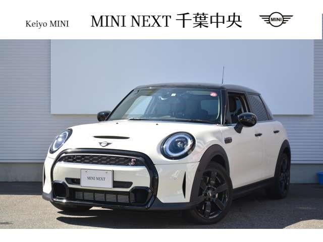 ＭＩＮＩ ＭＩＮＩ クーパーＳ　衝突軽減ブレーキ　クルーズコントロール　シートヒーター　前後障害物センサー　リヤカメラ　ＳＯＳコール　ＬＥＤライト　ミラー内臓ＥＴＣ　ワンオーナー　Ｂｌｕｅｔｏｏｔｈ（音楽・ｔｅｌ）１７アロイホイール