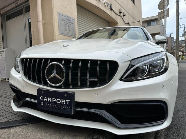 メルセデスＡＭＧ Ｃクラス Ｃ６３　Ｓカブリオレ　Ｃ６３　Ｓカブリオレ（４名）赤幌・赤黒革・パナメリカーナグリルＬＥＤヘッドライト・純正ナビ・バックカメラ・．３メモリーパワーシート・シートヒーター・エアスカーフ・アダプティブクルーズ・１９インチＡＷ