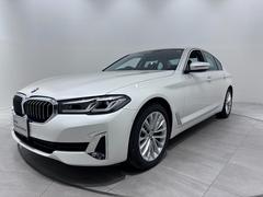 ＢＭＷ　５シリーズ　５２３ｉラグジュアリー　ブラックレザーＦシートヒーターオートトランクアダプティブＬＥＤライトＤアシストプロパークアシストＨＩＦＩスピーカー純正１８ＡＷ