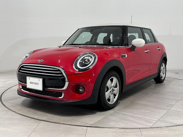 MINI クーパーD ナビ(タッチスクリーン)/SOSコール/マルチファンクションステアリング/ハロゲンヘッドライト/LEDリアコンビランプ/15インチホイール(1枚目)