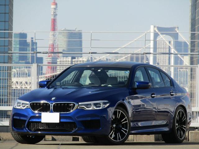 ＢＭＷ Ｍ５ Ｍ５　１年走行距離無制限保証付き　ホワイトレザー　カーボンルーフ　ヘッドアップディスブレイ　タッチパネルナビ　シートエアコン＆ヒーター　２０インチアルミ　オートトランク　ＬＥＤヘッドライト