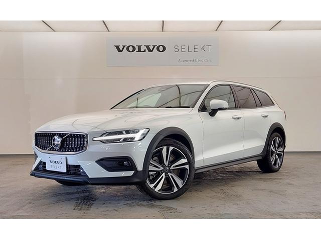 クロスカントリー　アルティメット　Ｂ５　ＡＷＤ　２０２４年モデル　登録済未使用車　Ｇｏｏｇｌｅシステム　マイルドＨＶ　オレフォスクリスタルシフトノブ　ＨＡＲＭＡＮ　ＫＡＲＤＯＮ　前後シートヒーター　ウッドパネル　純正１９インチアルミホイール