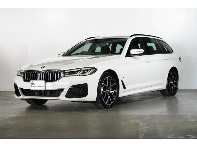 ＢＭＷ ５シリーズ ５３０ｉ　Ｍスポーツ　ＢＭＷ認定中古車　２０２３年モデル　デモカー（社有車）パーキング・アシスト・パッケージ　ポプラウッド・インテリアトリム　１９インチ・アロイホイール　全周囲カメラ　パーキングアシスト・プラス