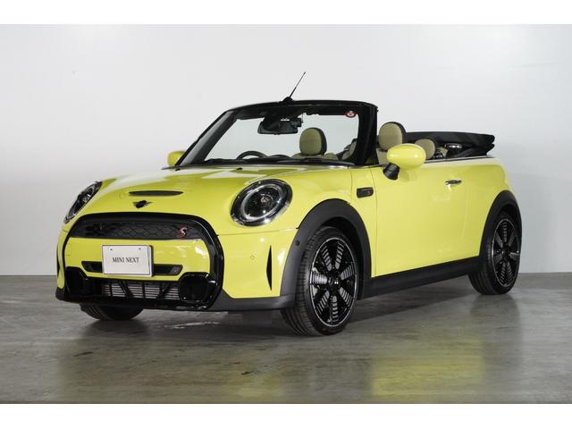 クーパーＳ　コンバーチブル　クラシック・トリム　ＭＩＮＩ認定中古車　２０２１年モデル　１８インチ・アロイホイール　シートヒーター　デジタルメーター　ＬＥＤヘッドライト　前後バンパーセンサー／バックカメラ　ＥＴＣ２．０　衝突軽減ブレーキ　スマートキー