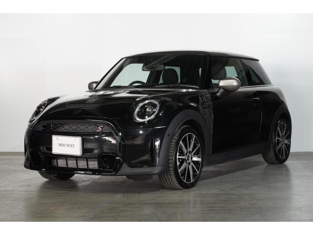 ＭＩＮＩ クーパーＳ　ＭＩＮＩ認定中古車　２０２３年モデル　シャドー・エディション　デモカー　レザレット・ブラック・レザーシート　純正ナビゲーション　前後バンパーセンサー　バックカメラ　スマートキー　ＬＥＤライト（1枚目）