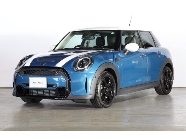 クーパーＳＤ　クラシック・トリム　ＭＩＮＩ認定中古車　２０２１年モデル　レザー・パッケージ　フロント・シートヒーター　前後バンパーセンサー　バックカメラ　ＬＥＤヘッドライト　タッチ式・純正ナビゲーション　スマートキー