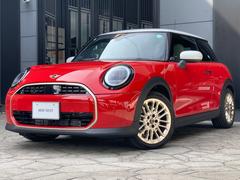 MINI クーパーC フェイバリット・トリム 3ドア 認定中古車 フェイバードトリム Mパッケージ(電動シート・ハーマンカードンオーディオ・リアダークガラス) 純正タッチ式ナビ  ヘッドアップディスプレイ シートヒーター ACC SOS 17AW 中古車画像