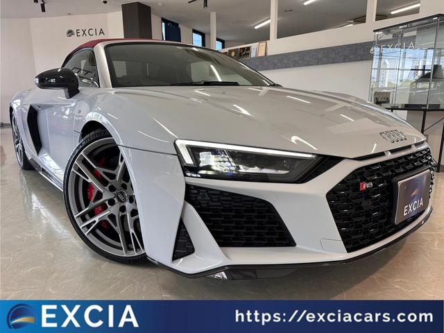 Ｒ８ Ｖ１０クーペパフォマンス５．２ＦＳＩクワトロ　４ＷＤ　バング＆オルフセンオーディオ・ファインナッパレザースポーツシートリアビューカメラ・・セラミックブレーキグロスレッド・アウディパーキングシステム（1枚目）