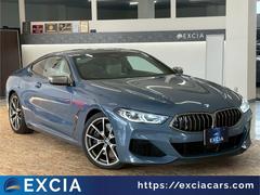 8シリーズ M850i xDriveクーペ 4WD セリウムグレー20インチAW・ハーマンカードン・360度カメラ・HUD・アイボリーホワイトシート・バルセロナブルーメタリック・パーキングアシスト・TV・ドラレコ 中古車画像