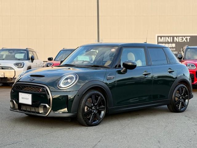 ＭＩＮＩ(ミニ) クーパーＳ　レゾリュート・エディション　認定中古車・アップルカープレイ・１８インチ純正ホイール・ＥＴＣ・ヘッドアップディスプレイ・クルーズコントロール・シートヒーター 中古車画像