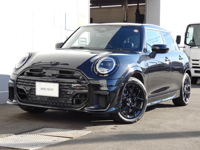 ＭＩＮＩ　クーパーＳ　５ドア　ＪＣＷトリムのご紹介です！