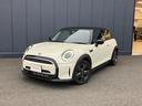 ＭＩＮＩ クーパーＤ　クラシック・トリム　ＭＩＮＩ認定中古車　ディスプレイオーディオ　ＭＩＮＩＮＥＸＴ保証２年　走行距離無制限　アップルカープレイ　ＥＴＣ車載器　クラシックトリム　デジタルメーター　バックカメラ＋前後ＰＤＣ　１６インチアロイ（1枚目）