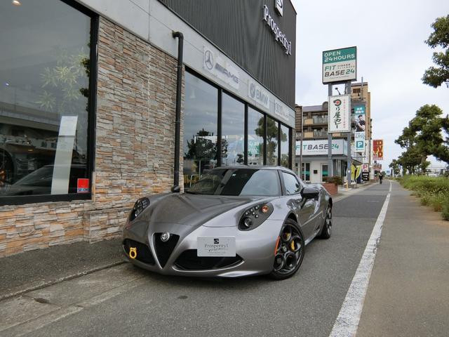 4C（アルファロメオ）ベースグレード　禁煙車　走行９３８０ｋｍ　スポーツＰＫＧ　レザーＰＫＧ　レッドステッチ　バックセンサ　ルームミラーモニター＆リアカメラセット　カーボンドアミラーカバー　キーレスＸ２　整備記録Ｈ２８．２９．３０．Ｒ４ 中古車画像