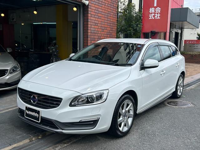 ボルボ Ｖ６０ Ｔ４　ＳＥ　ポールスターＰＫＧ　走行１．３万ＫＭ　後期２０１４ｙモデル　エクステリアスタイリングキット　２０２２ｙ製造ダンロップタイヤ　純正ナビＴＶ　ＥＴＣ　セーフティＰＫＧ　ＢＬＩＳ　整備記録簿　スペアキー