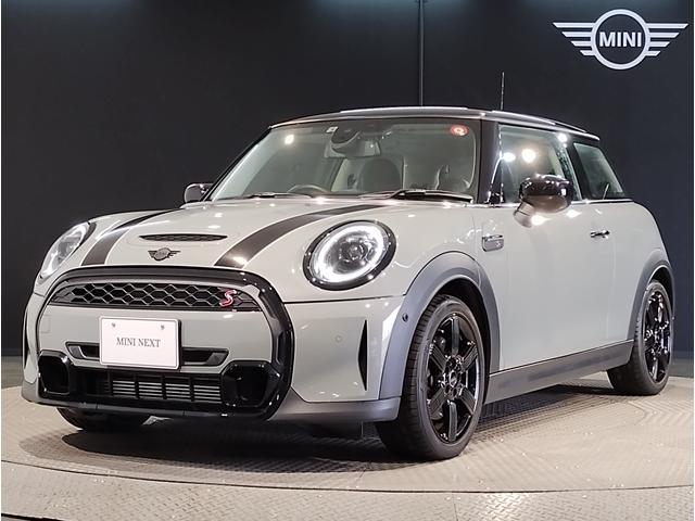 ＭＩＮＩ ＭＩＮＩ クーパーＳ　クラシック・トリム　・シートーヒーター・バックカメラ・純正ＨＤＤナビ・純正１７インチＡＷ・クラシックトリム・ＬＥＤヘッドライト・コンフォートアクセス・パーキングアシスト・デジタルメーター・インテリジェントセーフティー・