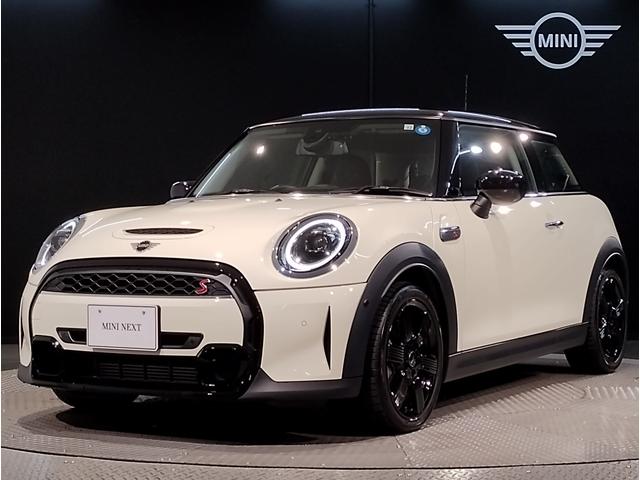 ＭＩＮＩ ＭＩＮＩ クーパーＳ　クラシック・トリム　・弊社元デモカー・ＡｐｐｌｅＣａｒＰｌａｙ・バックカメラ・純正１７インチＡＷ・パーキングアシスト・ＬＥＤヘッドライト・クラシックトリム・Ｂｌｕｅｔｏｏｔｈ・ドライビングアシストパッケージ・ミラーＥＴＣ