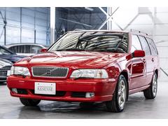 ✨新品✨レア✨VOLVO V70赤/レッド　ワゴン ✨新品✨レア✨VOLVO V70赤/レッド ワゴン ✨新品✨レア✨VOLVO